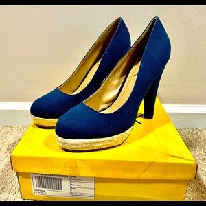 Gomax Blue Wedged Heel in Size 9